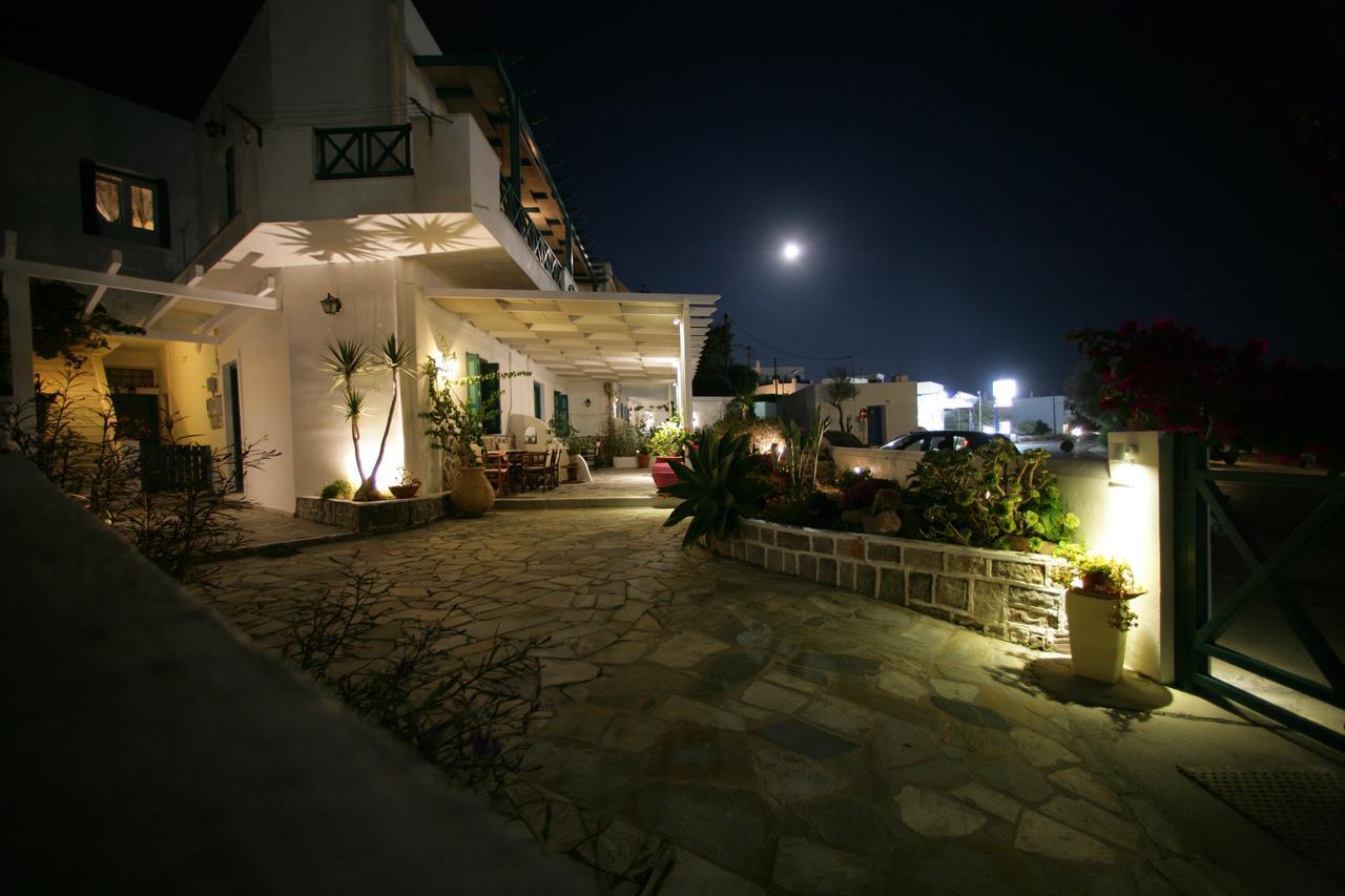 Seaside Apartments Adamantas  Bagian luar foto