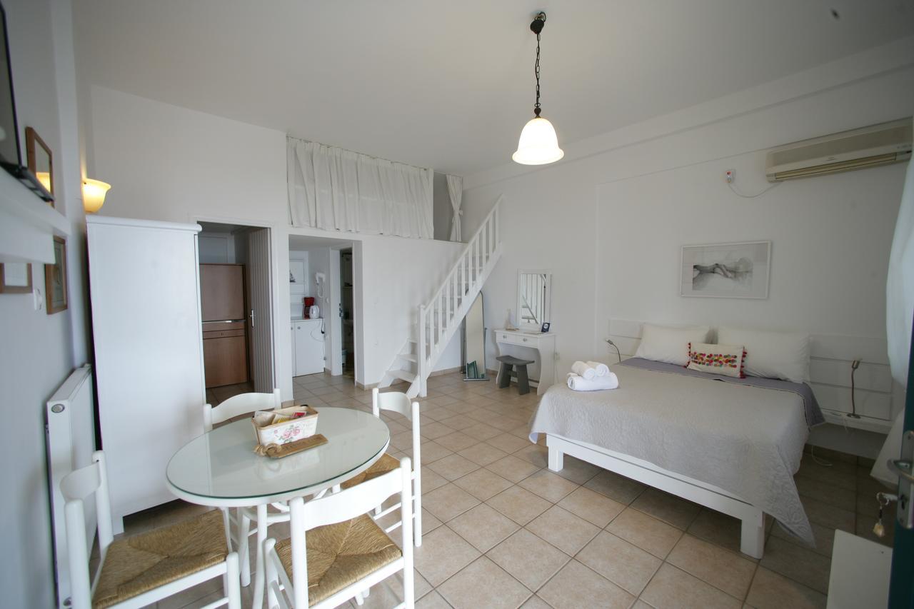 Seaside Apartments Adamantas  Bagian luar foto